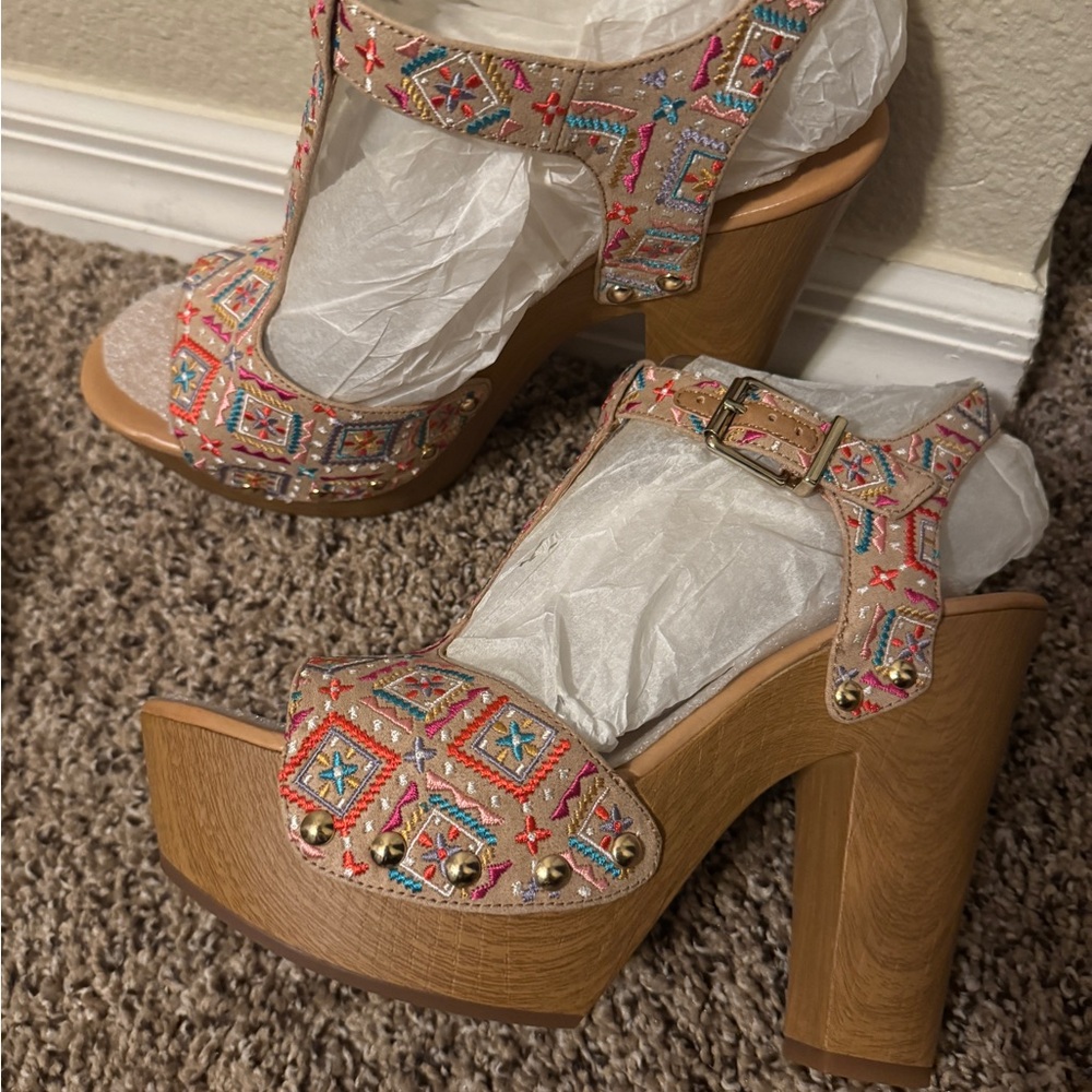 Giani Bernini Multicolor Embroidered Heels